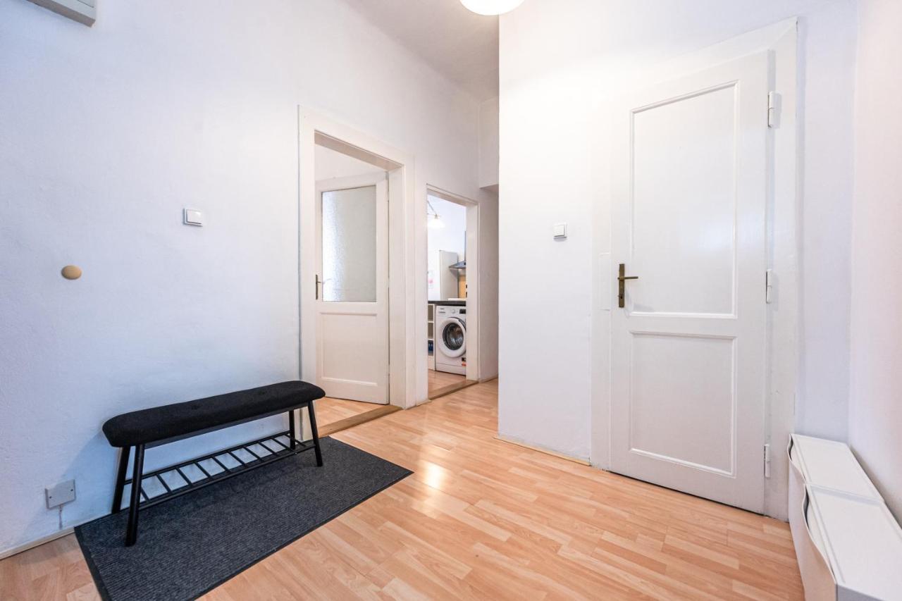 Apartments Safarikova 18 Прага Екстериор снимка