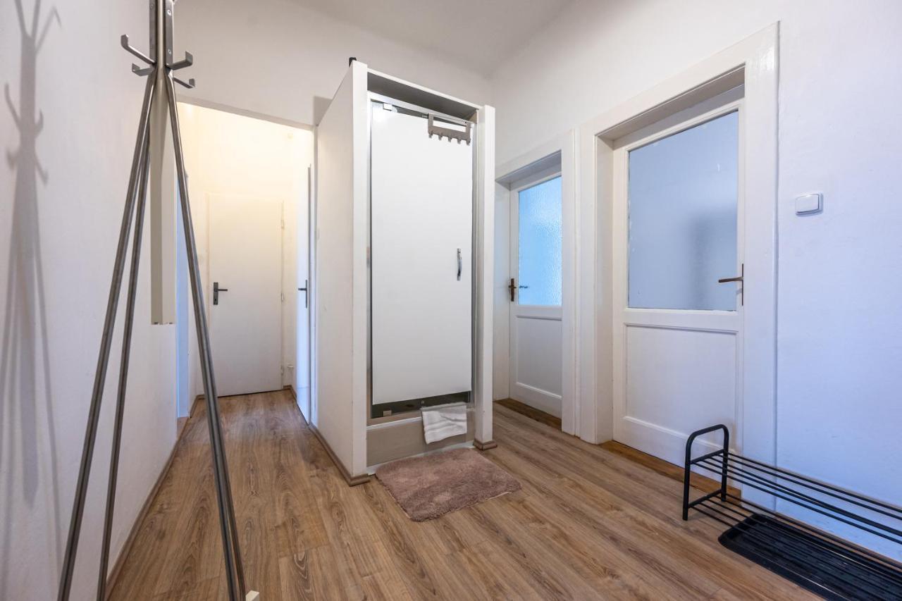 Apartments Safarikova 18 Прага Екстериор снимка