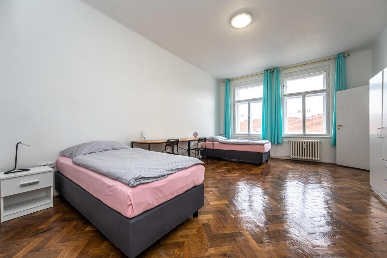 Apartments Safarikova 18 Прага Екстериор снимка