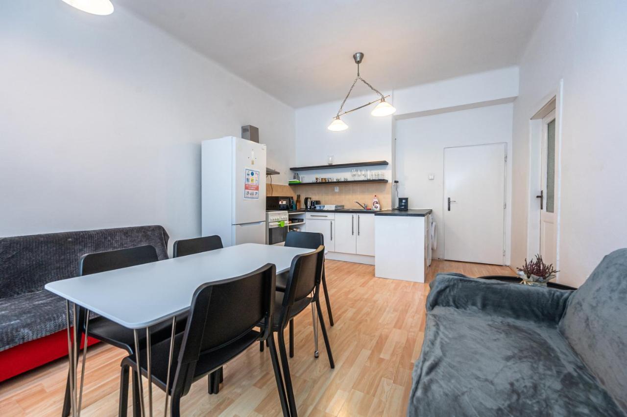 Apartments Safarikova 18 Прага Екстериор снимка