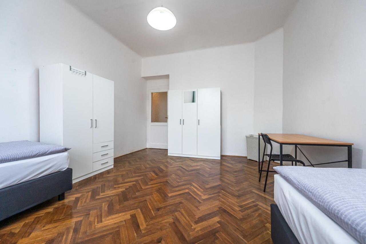 Apartments Safarikova 18 Прага Екстериор снимка
