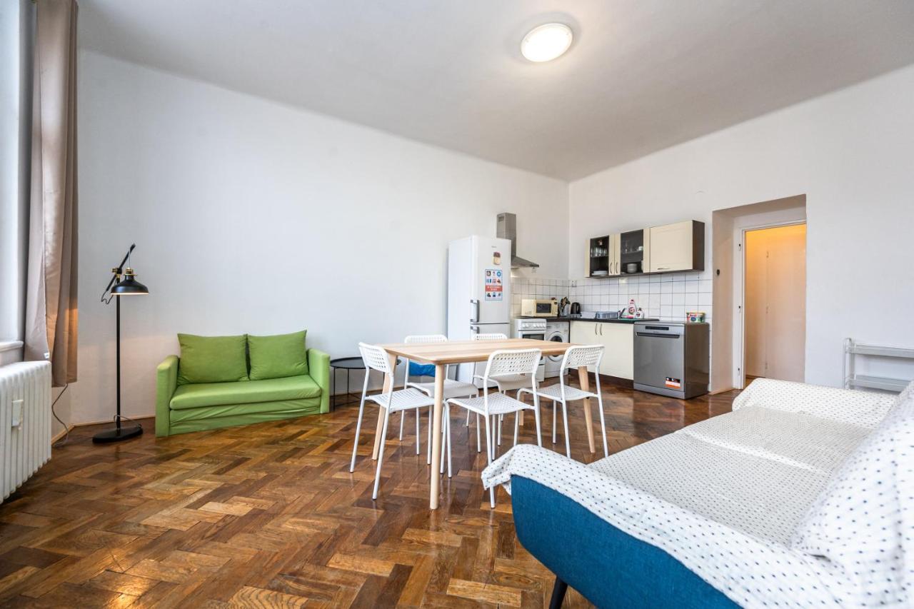 Apartments Safarikova 18 Прага Екстериор снимка