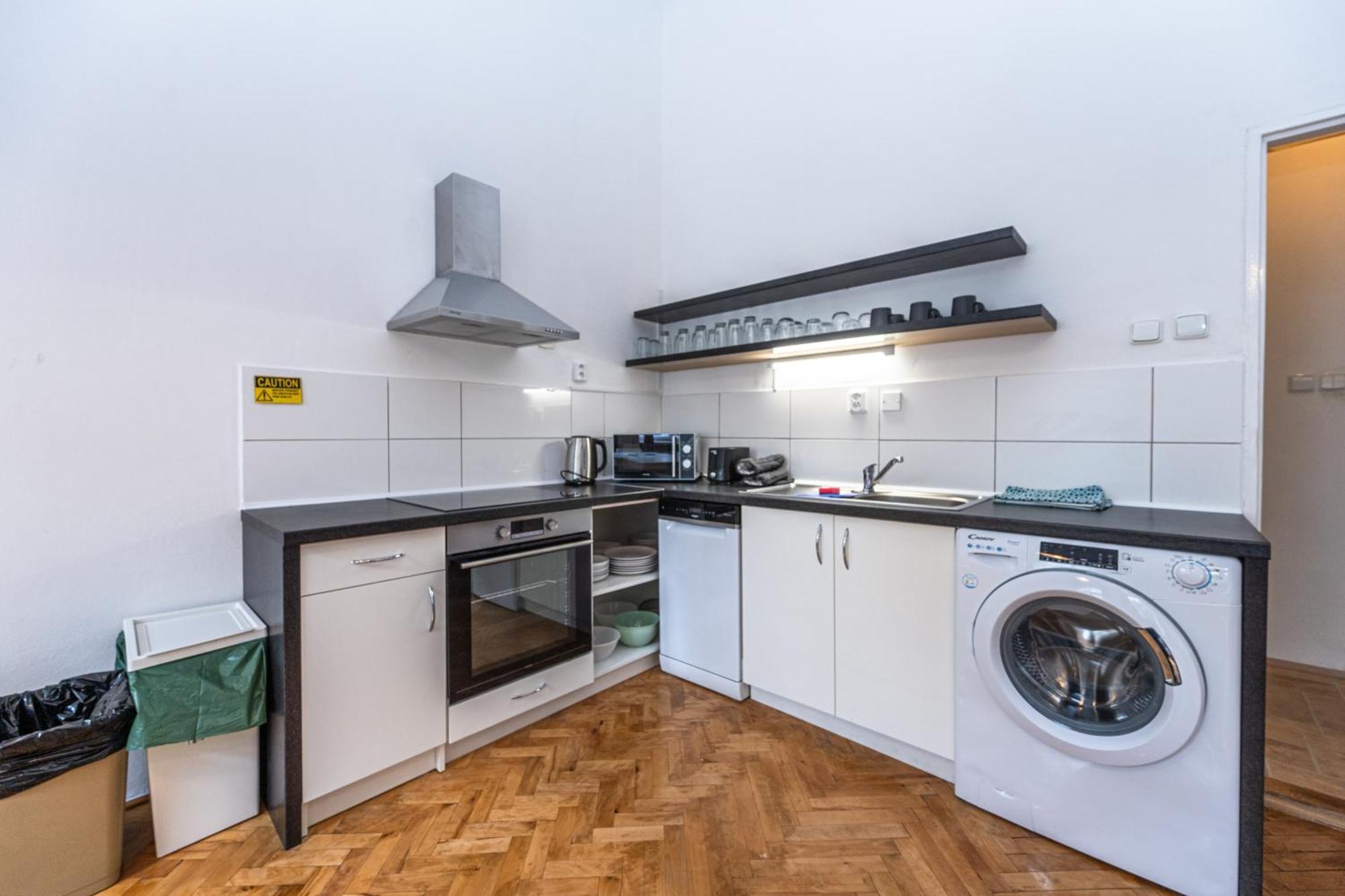 Apartments Safarikova 18 Прага Екстериор снимка