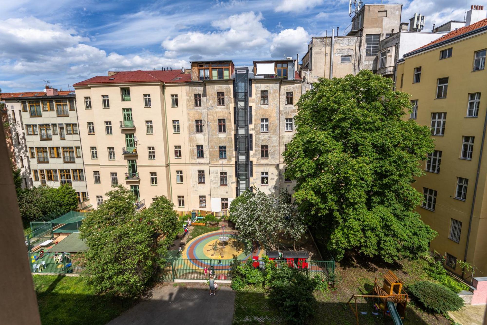 Apartments Safarikova 18 Прага Екстериор снимка