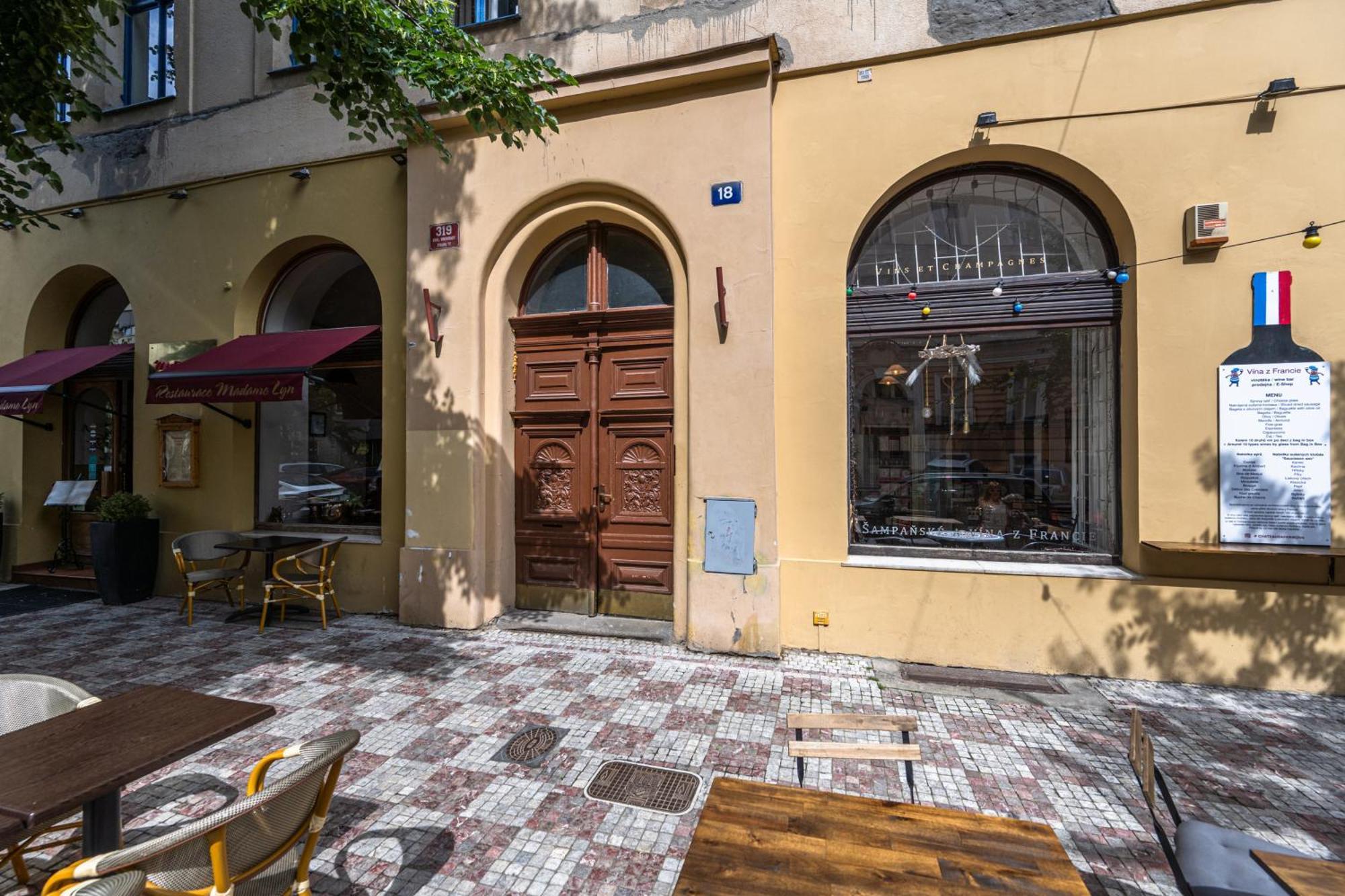 Apartments Safarikova 18 Прага Екстериор снимка