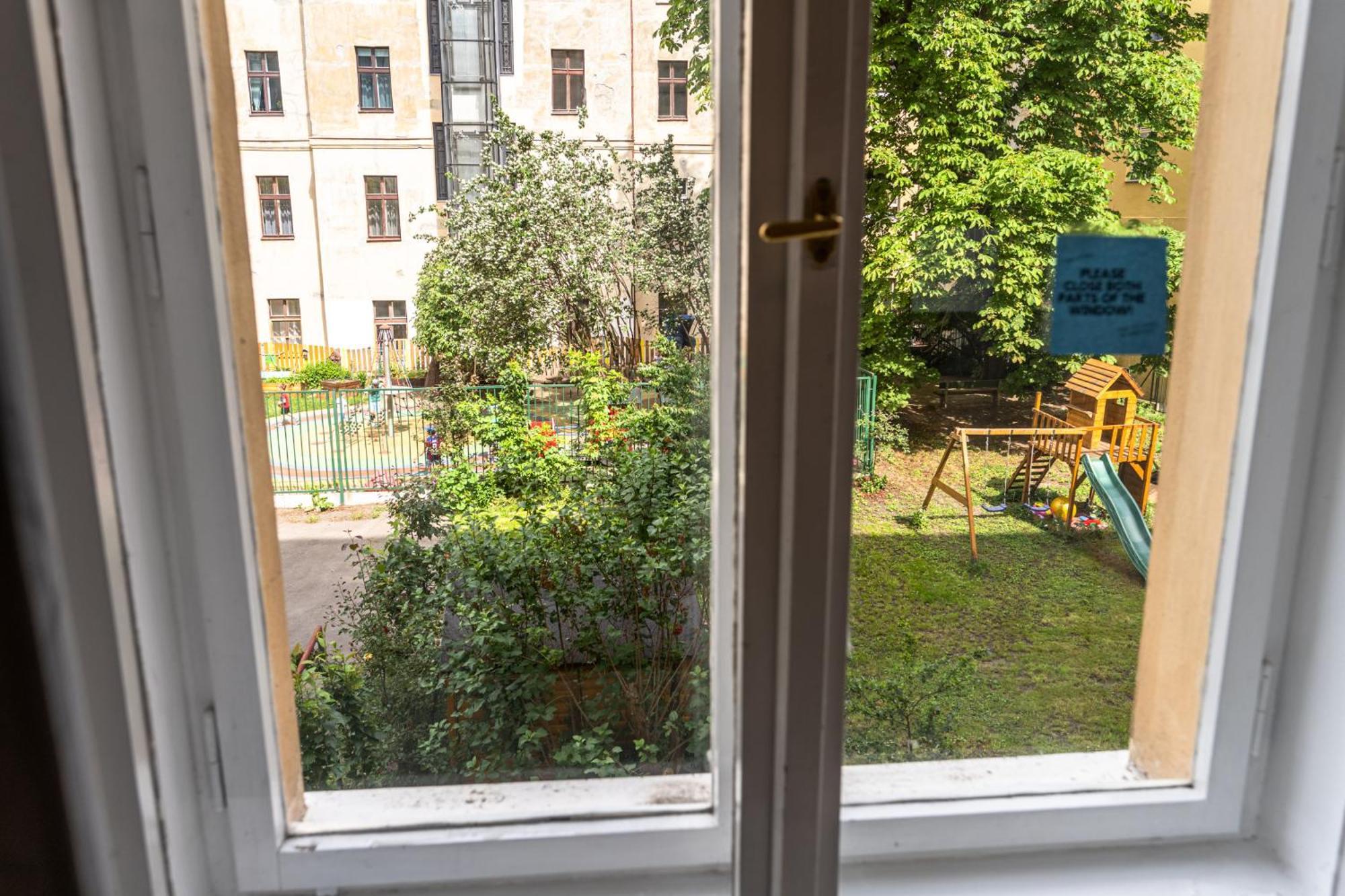 Apartments Safarikova 18 Прага Екстериор снимка