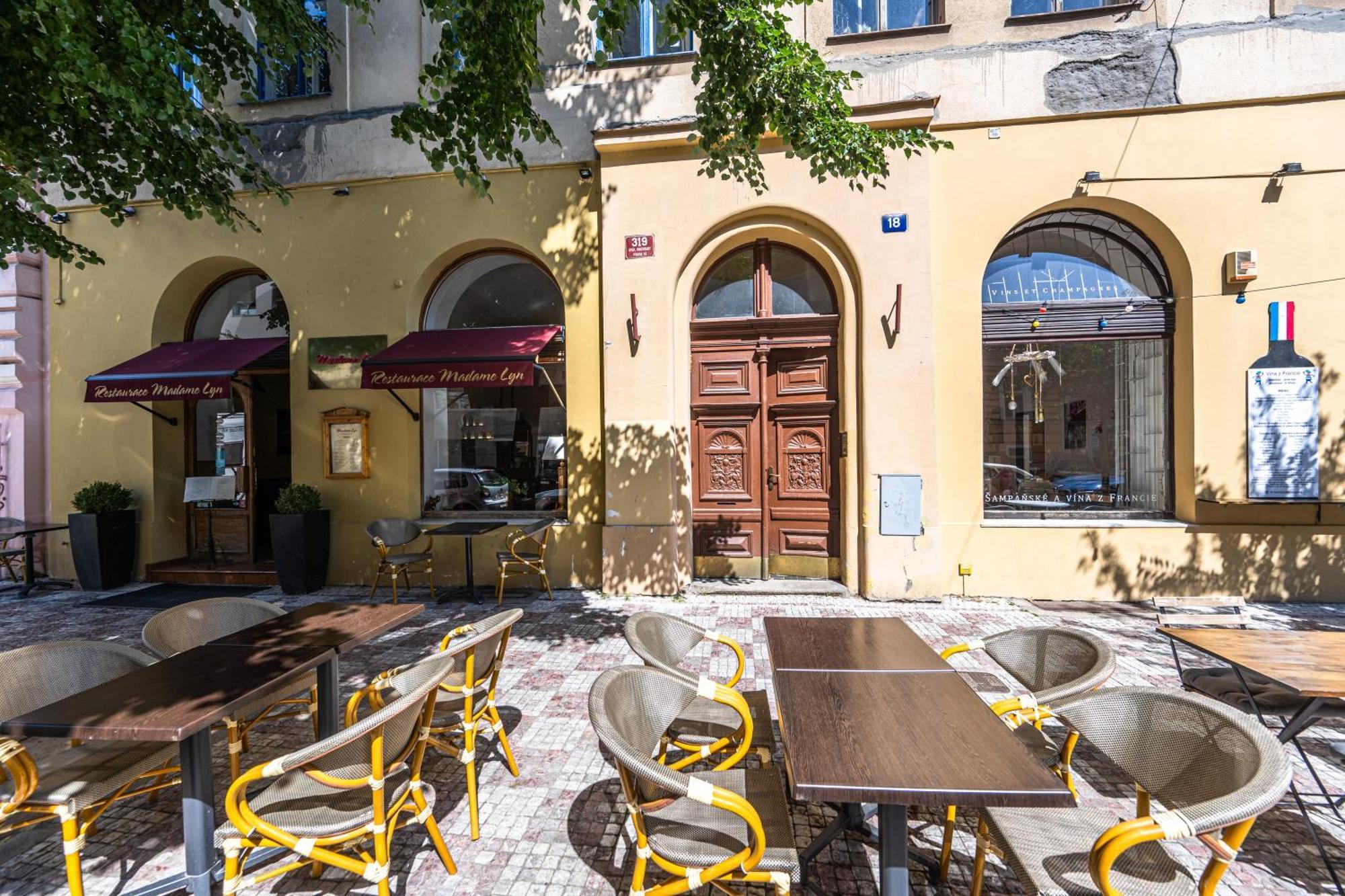 Apartments Safarikova 18 Прага Екстериор снимка